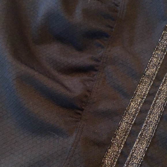 🌹Chrissie for Tail Athletic stretch ruched sparkle vertical striped detail tank - Picture 7 of 9